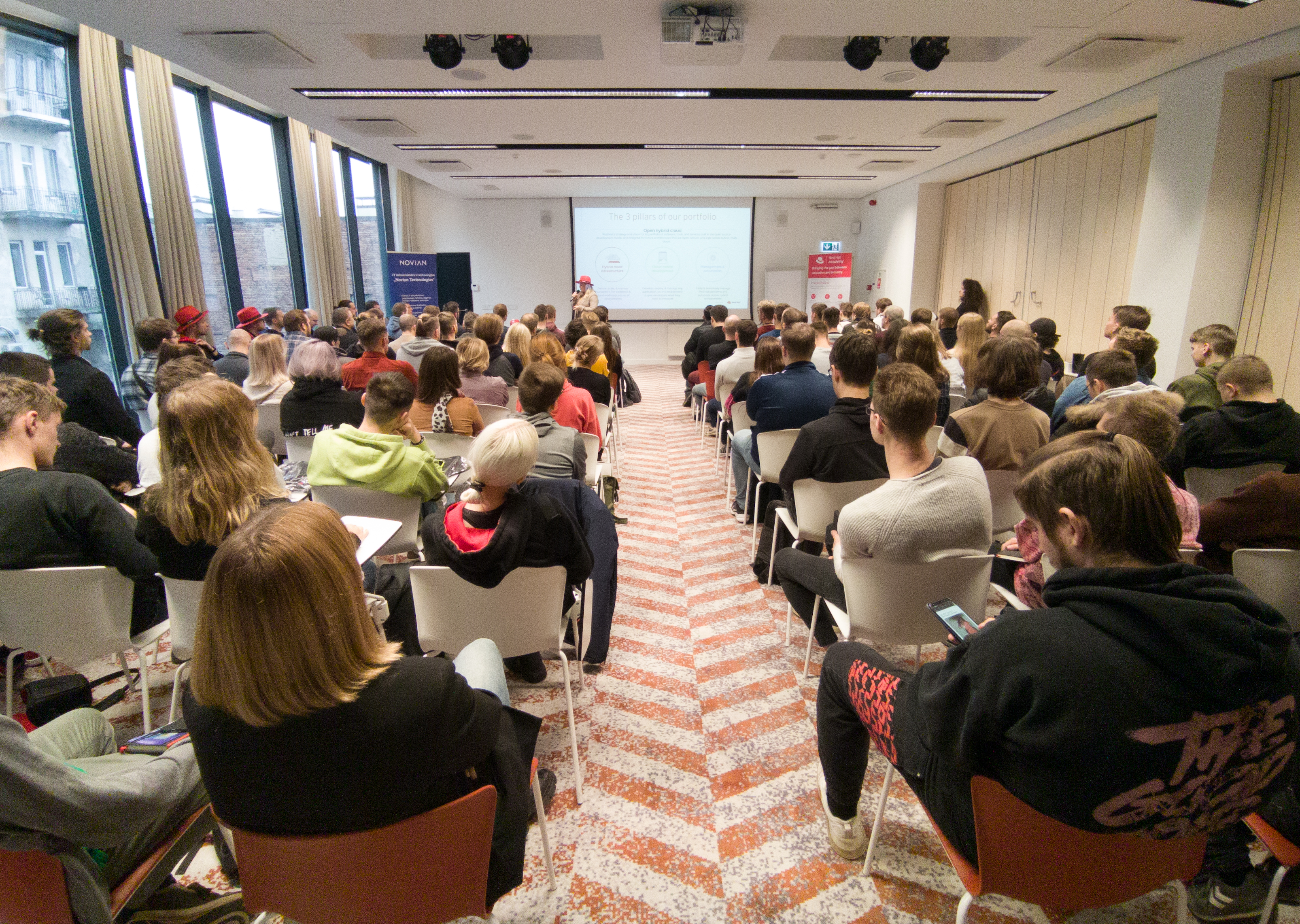 Įvyko moksleivius ir įmones subūrusi „Red Hat“ konferencija
